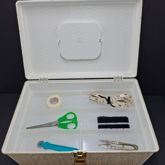 Wilson WIL-HOLD Plastic Wicker Basket Weave Sewing Box & Accessories Made in USA - Picture 14 of 16